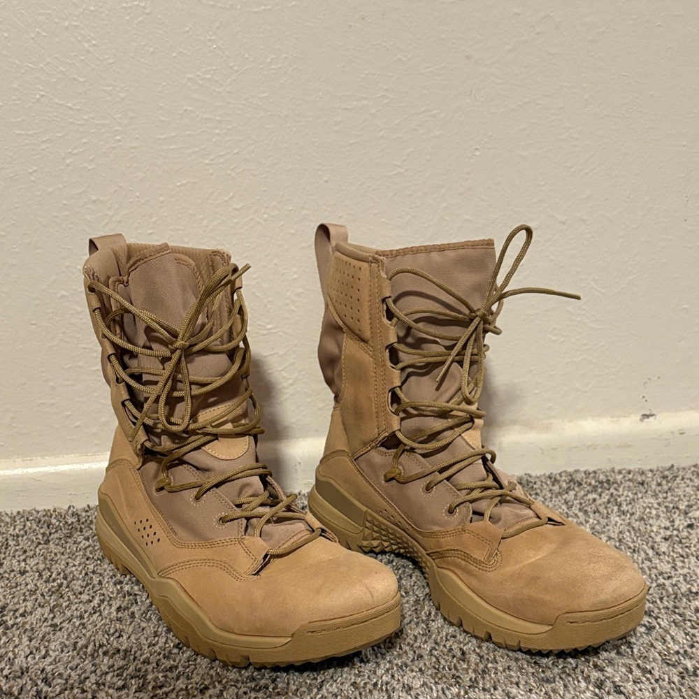 Nike Tactical Boots SFB Field Mens Tan Desert Boots 11.5